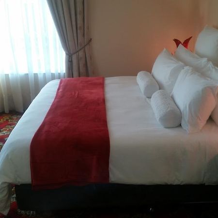 African Phoenix Guest Lodge Johannesbourg Extérieur photo