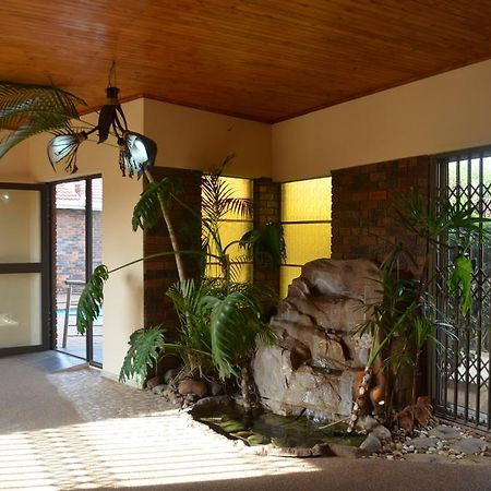 African Phoenix Guest Lodge Johannesbourg Extérieur photo