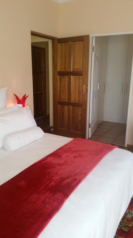 African Phoenix Guest Lodge Johannesbourg Extérieur photo