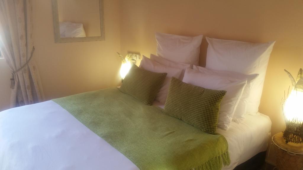African Phoenix Guest Lodge Johannesbourg Extérieur photo