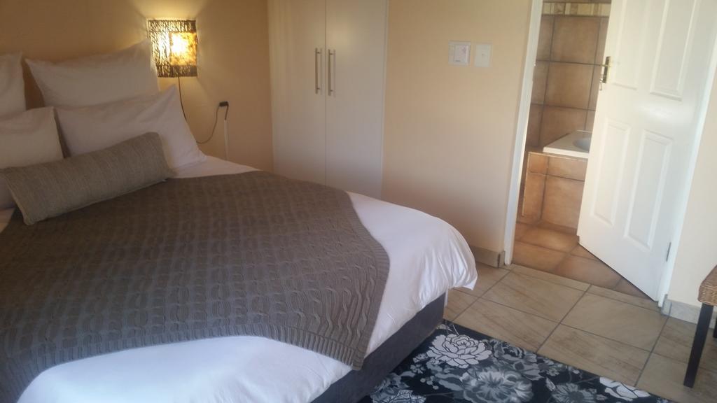 African Phoenix Guest Lodge Johannesbourg Extérieur photo