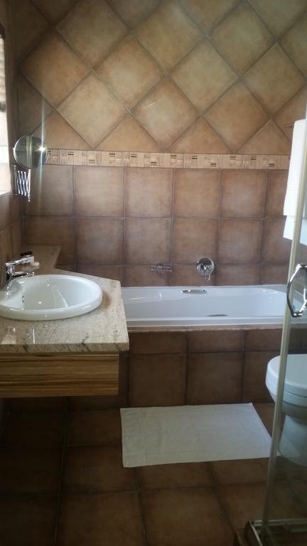 African Phoenix Guest Lodge Johannesbourg Extérieur photo