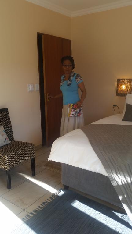 African Phoenix Guest Lodge Johannesbourg Extérieur photo