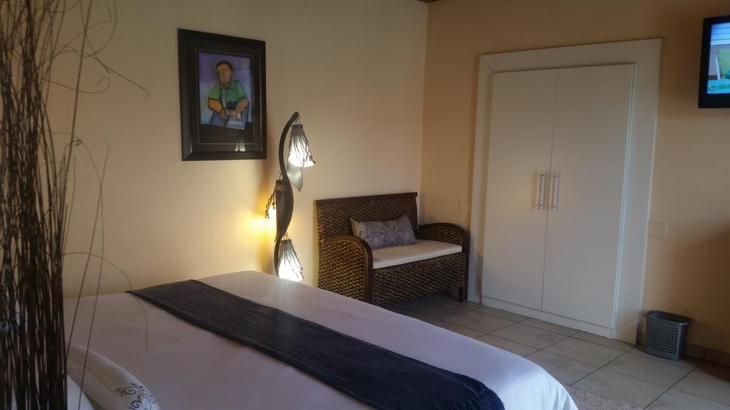 African Phoenix Guest Lodge Johannesbourg Extérieur photo