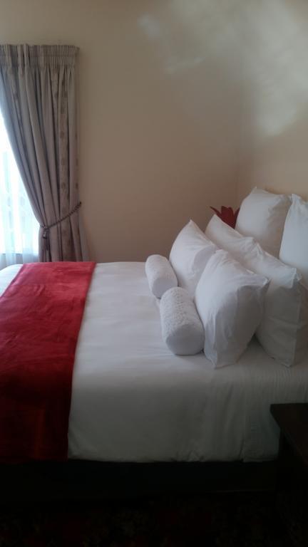 African Phoenix Guest Lodge Johannesbourg Extérieur photo