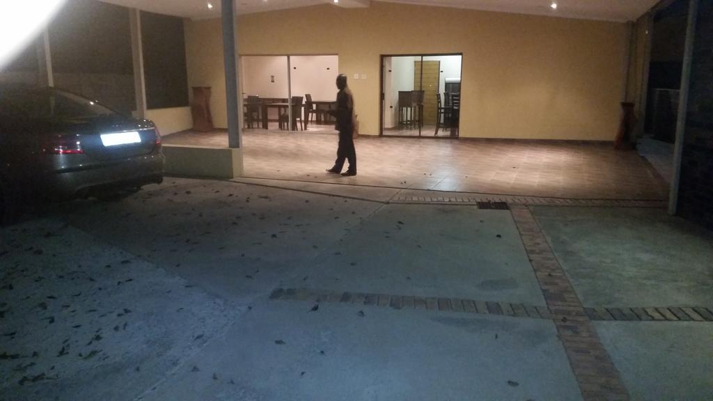 African Phoenix Guest Lodge Johannesbourg Extérieur photo