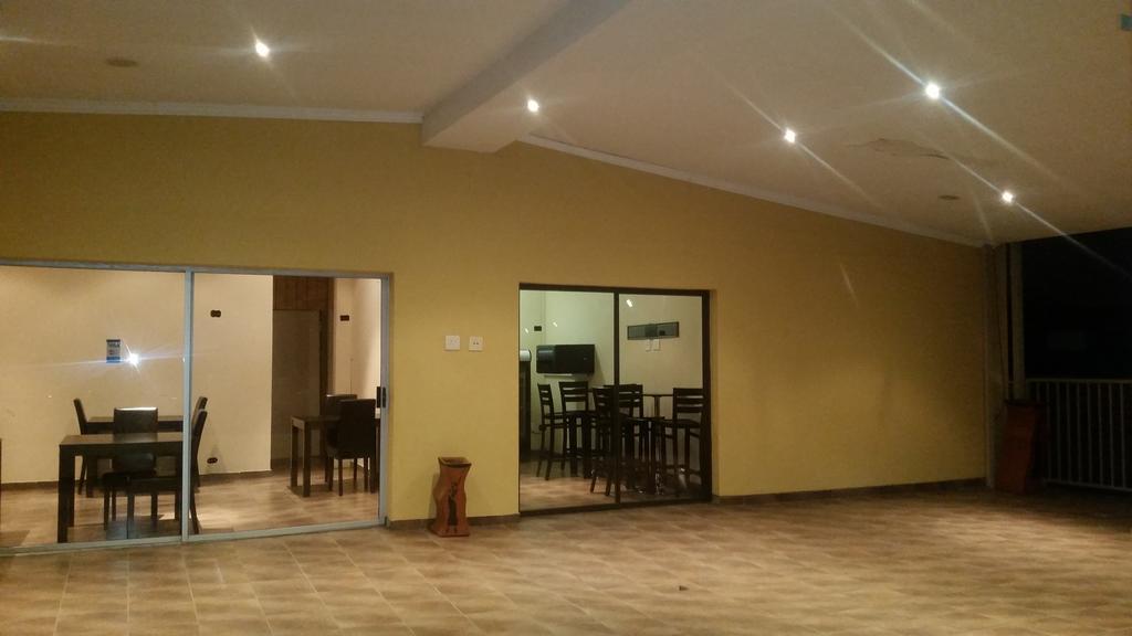 African Phoenix Guest Lodge Johannesbourg Extérieur photo