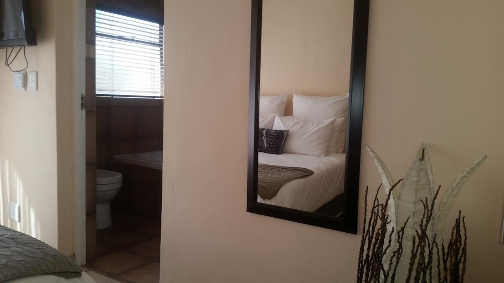 African Phoenix Guest Lodge Johannesbourg Extérieur photo