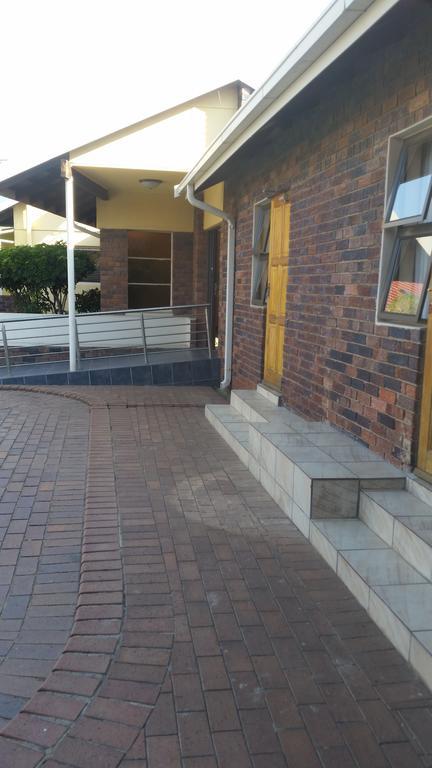 African Phoenix Guest Lodge Johannesbourg Extérieur photo