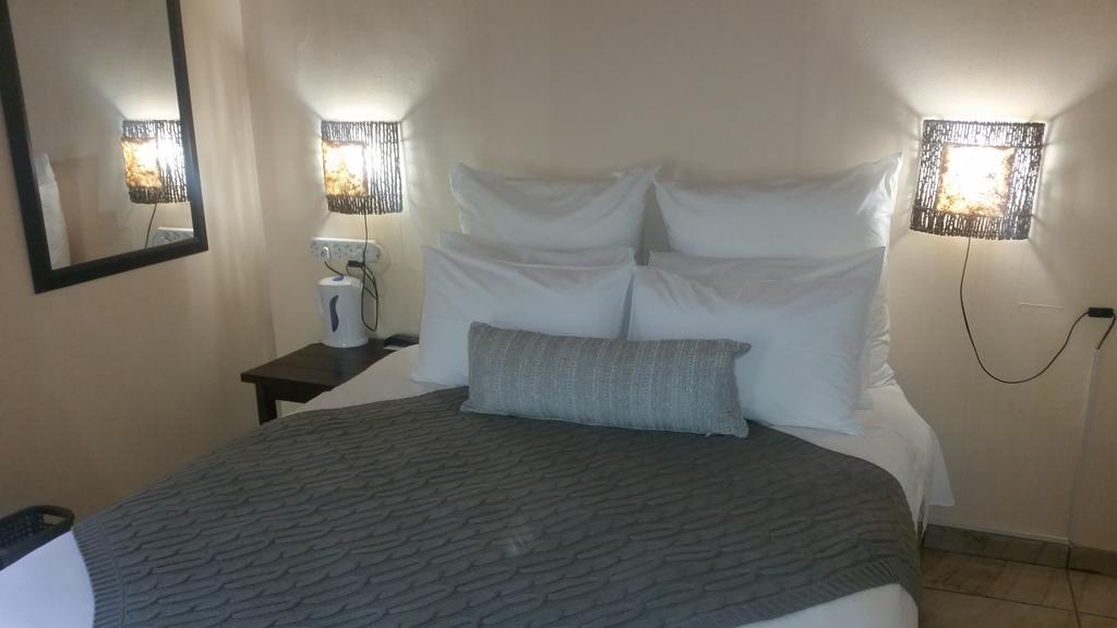 African Phoenix Guest Lodge Johannesbourg Extérieur photo