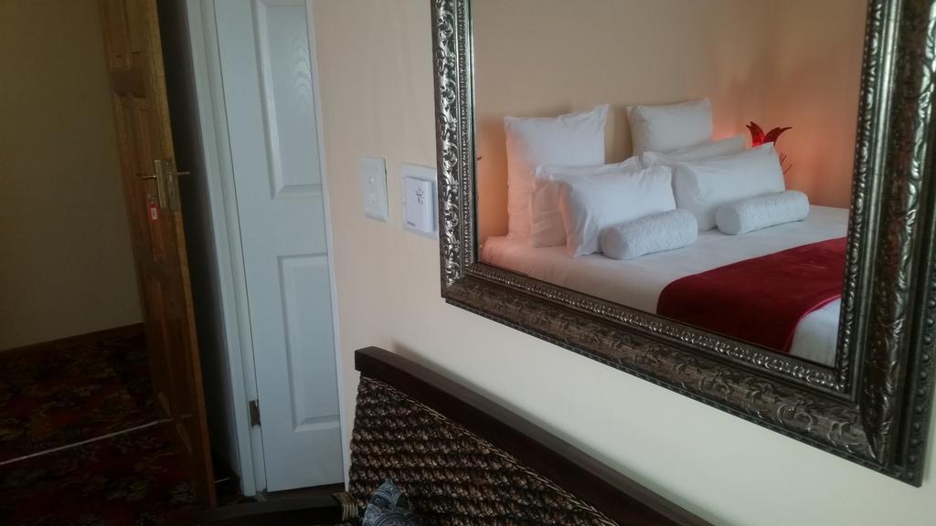 African Phoenix Guest Lodge Johannesbourg Extérieur photo