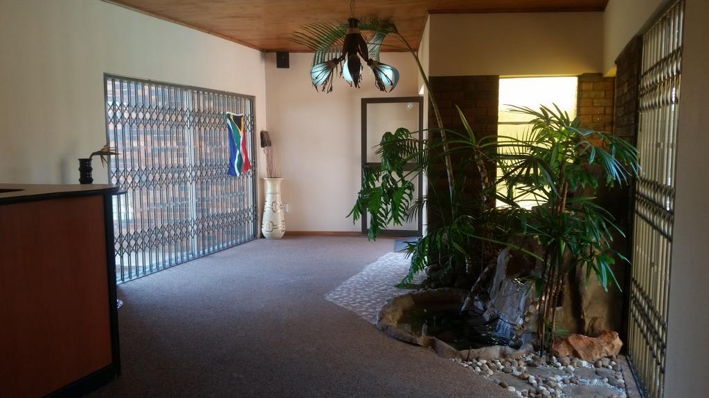 African Phoenix Guest Lodge Johannesbourg Extérieur photo