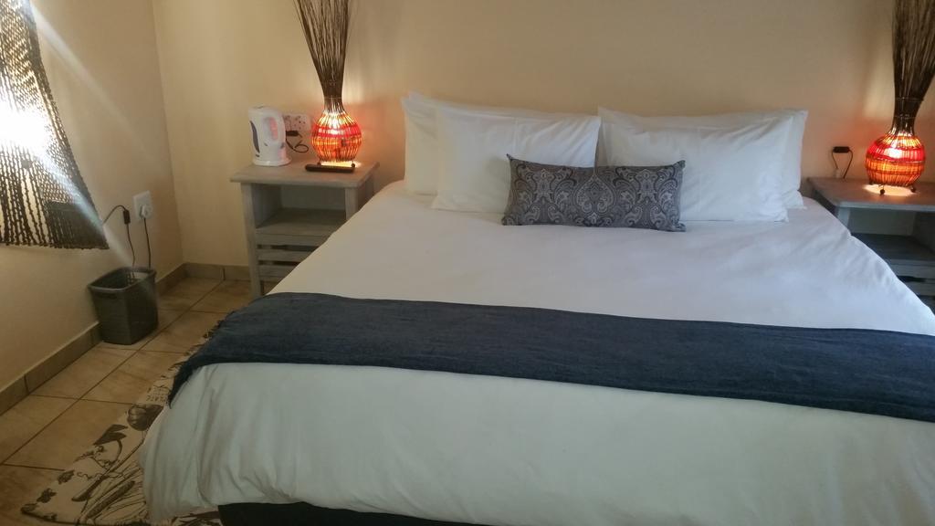 African Phoenix Guest Lodge Johannesbourg Extérieur photo