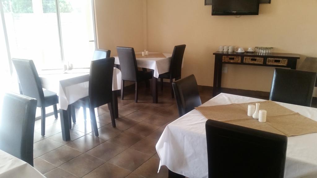 African Phoenix Guest Lodge Johannesbourg Extérieur photo