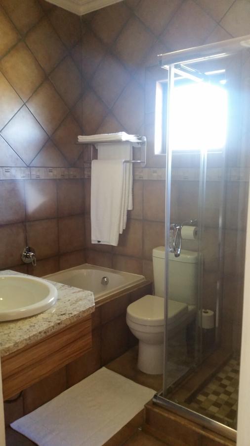 African Phoenix Guest Lodge Johannesbourg Extérieur photo