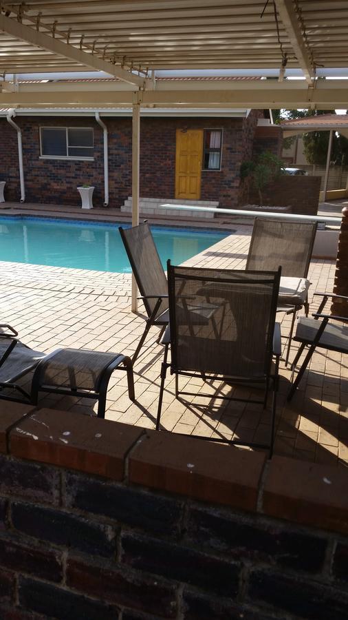 African Phoenix Guest Lodge Johannesbourg Extérieur photo